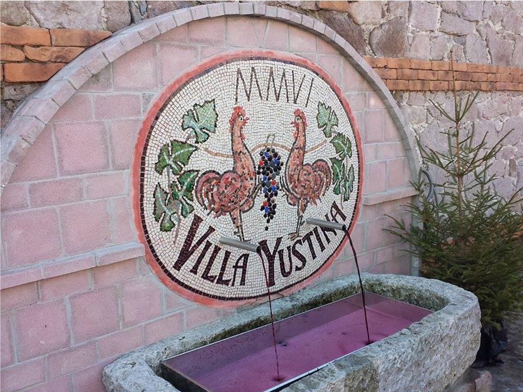 Yustina Villas Guest House Buitenkant foto
